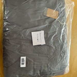 Kyte toddlwe blanket is charcoal. 2.5 tog